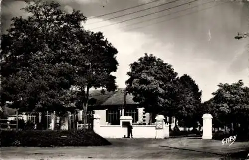 Ak Saint Maixent l'Ecole Deux Sevres, Entree du Quartier Coiffe