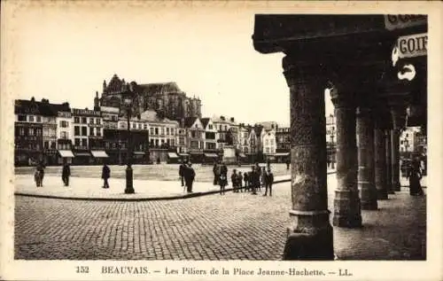 Ak Beauvais Oise, les Piliers de la Place Jeanne-Hachette