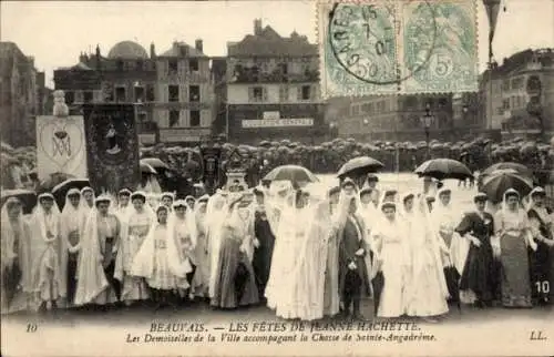 Ak Beauvais Oise, Fetes de Jeanne Hachette, Demoiselles de la Ville accompagant la Chasse de Sainte