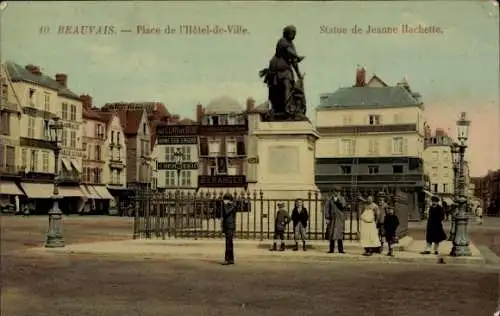 Ak Beauvais Oise, Place de l'Hotel de Ville, Statue de Jeanne Hachette