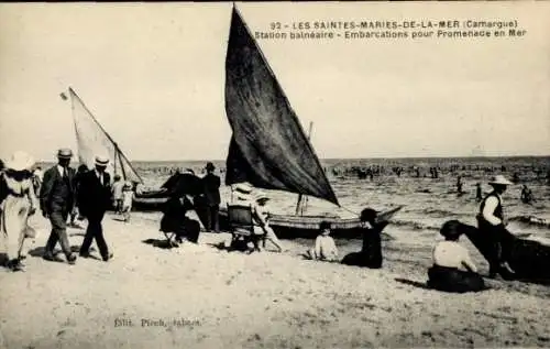 Ak Les Saintes Maries de la Mer Bouches du Rhône, Station baineaire, Embarcations pour Promenade