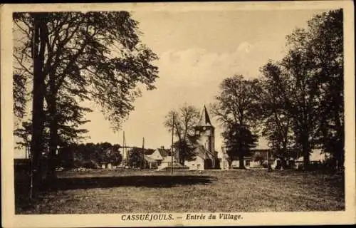 Ak Cassuejouls Aveyron, Ortseingang, Kirche