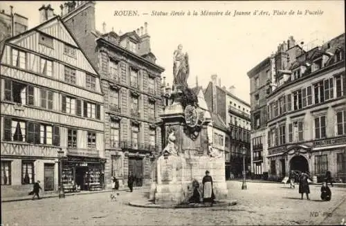 Ak Rouen Seine Maritime, Statue elevee a la Memoire de Jeanne d'Arc, Place de la Pucelle