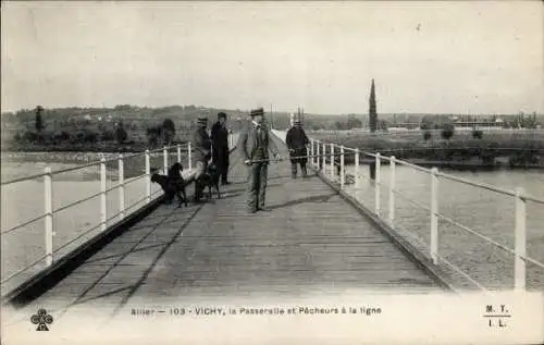 Ak Vichy Allier, Passerelle, Pecheurs