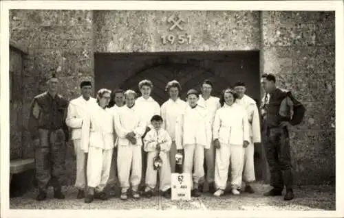 Ak Bad Dürrnberg bei Hallein in Salzburg, Salzbergwerk, Gruppenfoto