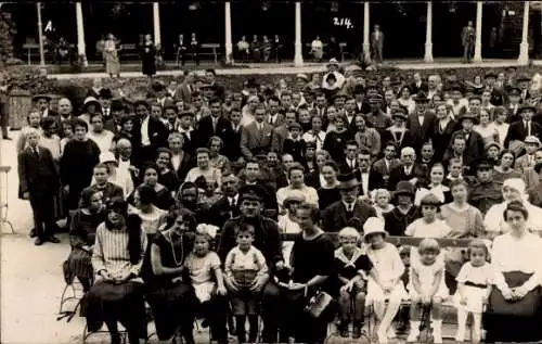 Foto Ak Luhačovice Bad Luhatschowitz Region Zlin, Gruppenbild 1924