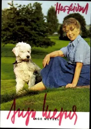 Ak Schauspielerin Inge Meysel, Portrait mit Hund, Autogramm