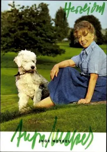 Ak Schauspielerin Inge Meysel, Portrait mit Hund, Autogramm