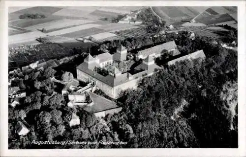 Ak Augustusburg im Erzgebirge, Fliegeraufnahme, Schloss