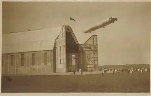 Foto Ak Zeppelin-Luftschiff LZ-6, Halle, Flugplatz, Baden Oos