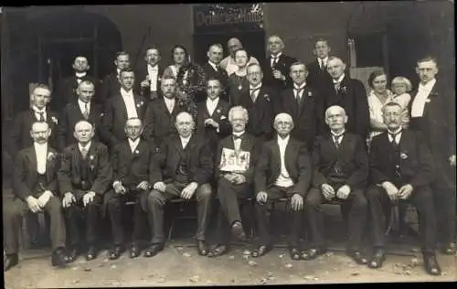 Foto Ak Rott in Oberbayern, Schützenverein, Deutsches Haus, Gruppenfoto