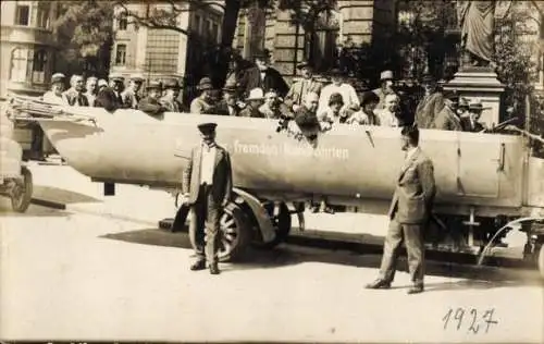 Foto Ak München, Fremden-Rundfahrten, Passagiere, 1927