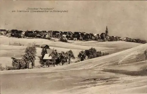 Ak Oberwiesenthal im Erzgebirge, Dresdner Ferienheim am Grenzbach, Gesamtansicht, Winter