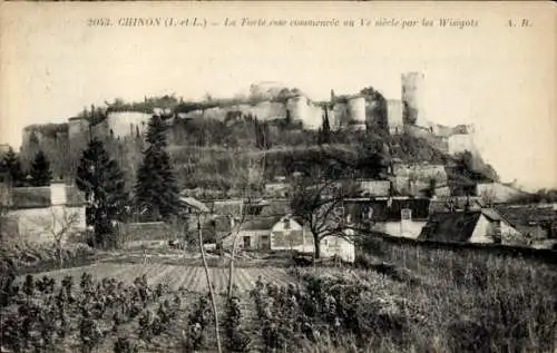 Ak Chinon Indre et Loire, La Forteresse commencee au Ve siecle par les Wisigots