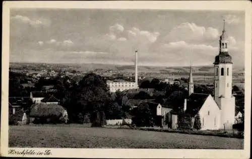 Ak Hirschfelde in Sachsen, Blick vom Feld auf Ort und Kirche