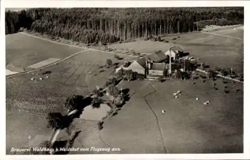 Ak Waldshut Tiengen am Hochrhein, Brauerei Waldhaus, Blick vom Flugzeug