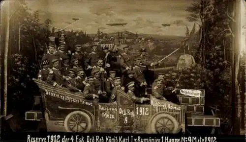 Foto Ak Deutsche Soldaten in Uniformen, Reserve 1912, Auto, Kaiserzeit