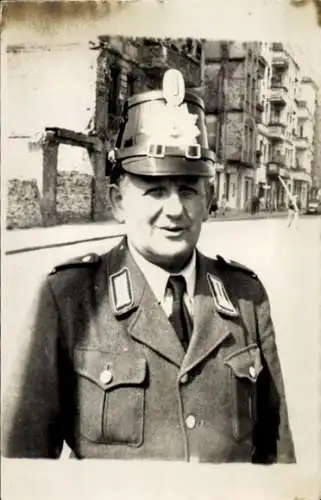 Foto Berlin, Polizist in Uniform, Portrait