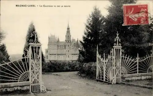 Ak Magnac Laval Haute Vienne, Le Chateau vu de la Route