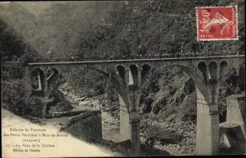 Ak Mur de Barrez Aveyron, Colonie de Vacances des Petits Parisiens, Pont de la Cadene