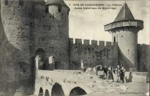 Ak Carcassonne Aude, Schloss, historische Szene