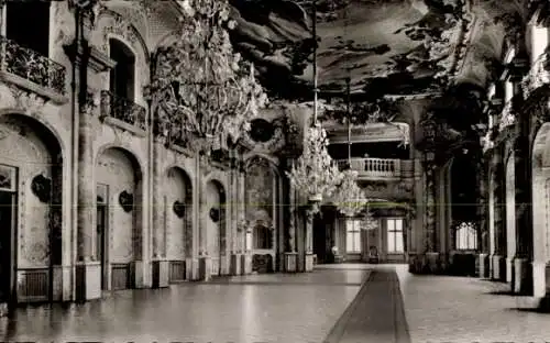 Ak Bückeburg Schaumburg, Schloss, Festsaal, Innenansicht, Kronleuchter