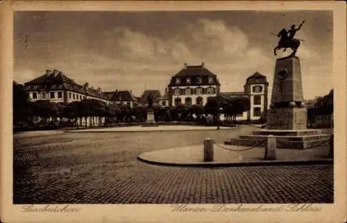 Ak Saarbrücken im Saarland, Ulanendenkmal und Schloss