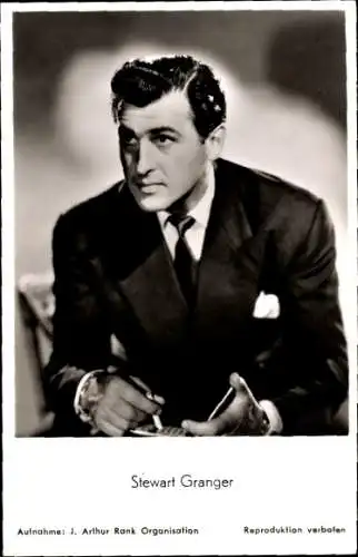 Ak Schauspieler Stewart Granger, Portrait, Zigaretten