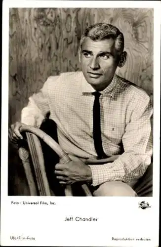 Ak Schauspieler Jeff Chandler, Portrait, Film Klar Schiff zum Gefecht