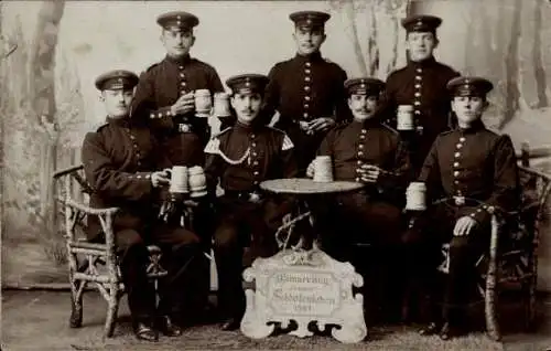 Ak Erinnerung an Soldatenleben 1907, Gruppenfoto, Bierkrug