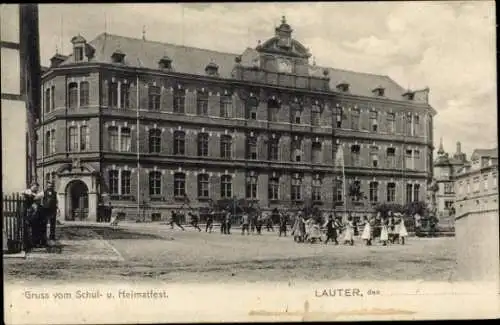 Ak Lauter Bernsbach im Erzgebirge Sachsen, Schule, Schulhof mit Kindern