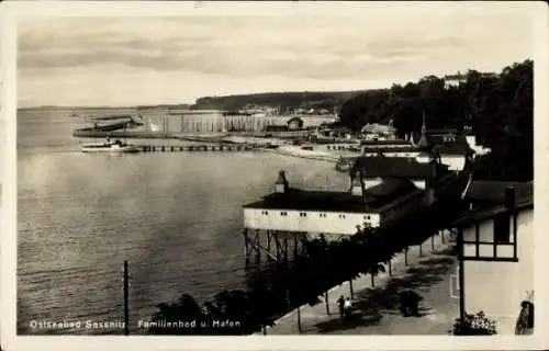 Ak Sassnitz Insel Rügen, Familienbad und Hafen