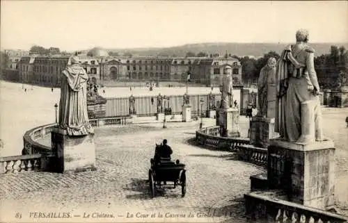 Ak Versailles Yvelines, Schloss, Cour, Caserne du Genie, Kutsche