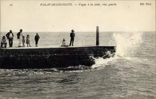 Palavas les Flots Herault, Welle am Pier am linken Ufer, Vague á la Jetèe, rive gauche