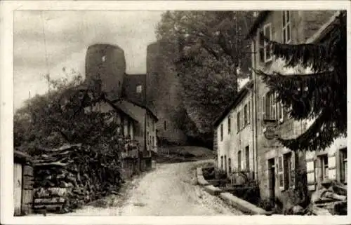 Ak Crocq Creuse, Führungen durch das Feudalschloss