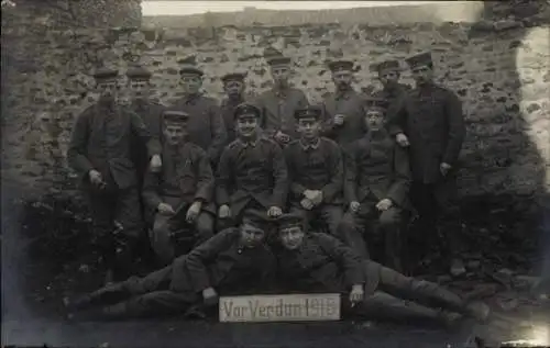 Foto Ak Verdun Lothringen Meuse, Deutsche Soldaten in Uniformen, I WK