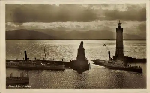 Ak Lindau am Bodensee Schwaben, Hafeneinfahrt, Abend