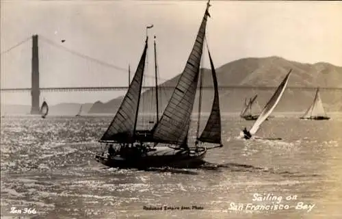 Foto Ak San Francisco Kalifornien USA, Segelpartie, San Francisco Bay, Brücke