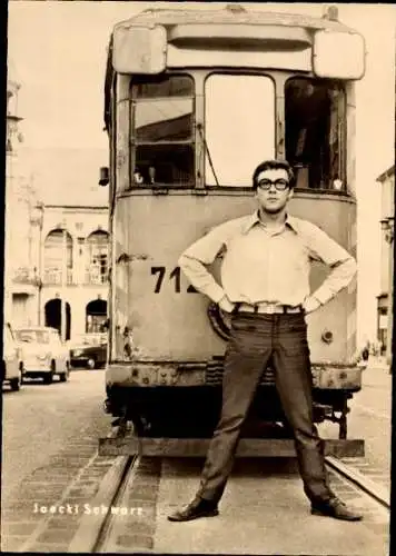 Ak Schauspieler Jaecki Schwarz, Portrait, Straßenbahn, DEFA, Ich war neunzehn