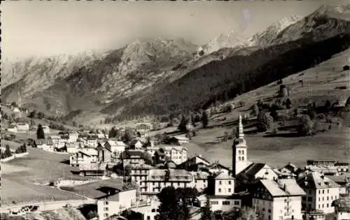 Ak La Clusaz Haute Savoie, Gesamtansicht, Chalets des Aravis