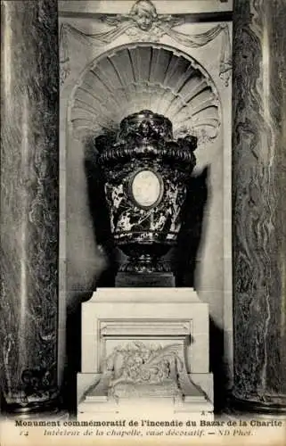 Ak Paris VIIIe Élysée, Memorial du Bazar de la Charite, Kapelle, Innenraum, Vase