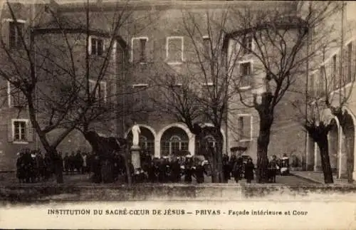 Ak Privas Ardèche, Institution des Heiligen Herzens Jesu, Innenfassade, Innenhof