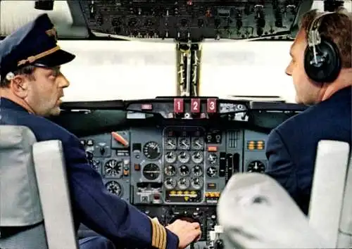 Ak Pilot und Copilot im Cockpit, Lufthansa, Europa Jet, Passagierflugzeug