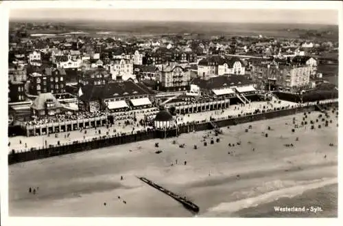 Ak Westerland auf Sylt, Nordseebad, Fliegeraufnahme von Strand und Umgebung