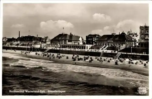 Ak Westerland auf Sylt, Blick vom Meer zum Strand, Hotels