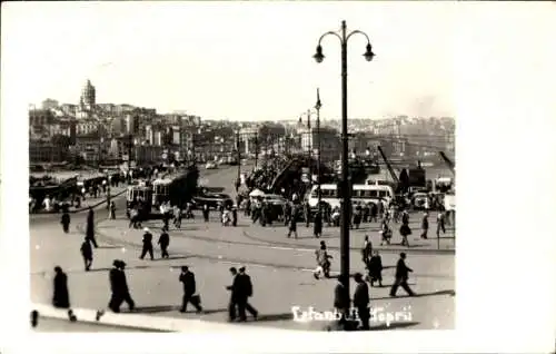 Ak Konstantinopel Istanbul Türkei, Platz, Straßenbahnen, Passanten