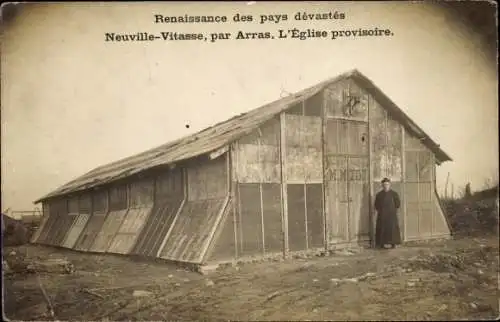 Ak Neuville Vitasse Pas de Calais, L'Eglise provisoire, Geistlicher