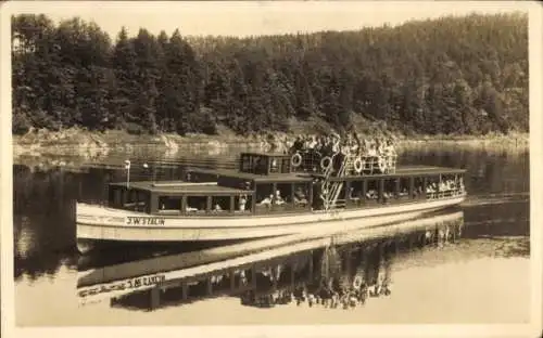 Ak Schifffahrt auf dem Stausee, Schiff J.W. Stalin