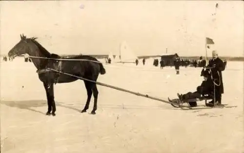 Foto Ak Schweden, Mann auf Pferdeschlitten