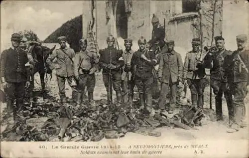 Ak Chauconin-Neufmontiers Seine et Marne, französische Soldaten mit deutschen Helmen